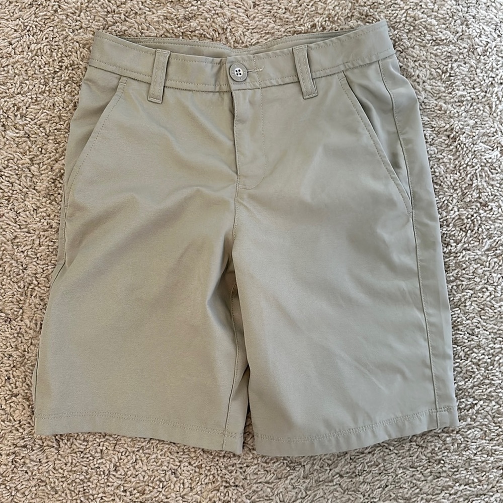 Under Armour, Boys Chino Shorts, Size 12